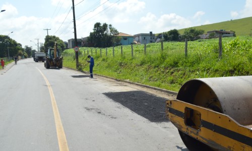 Prefeitura realiza serviços de tapa-buraco em Avenida de Bulhões